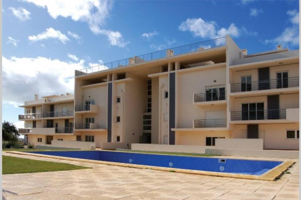 Modern 3 Bedroom Pool View. อัลบูเฟรา ภายนอก รูปภาพ